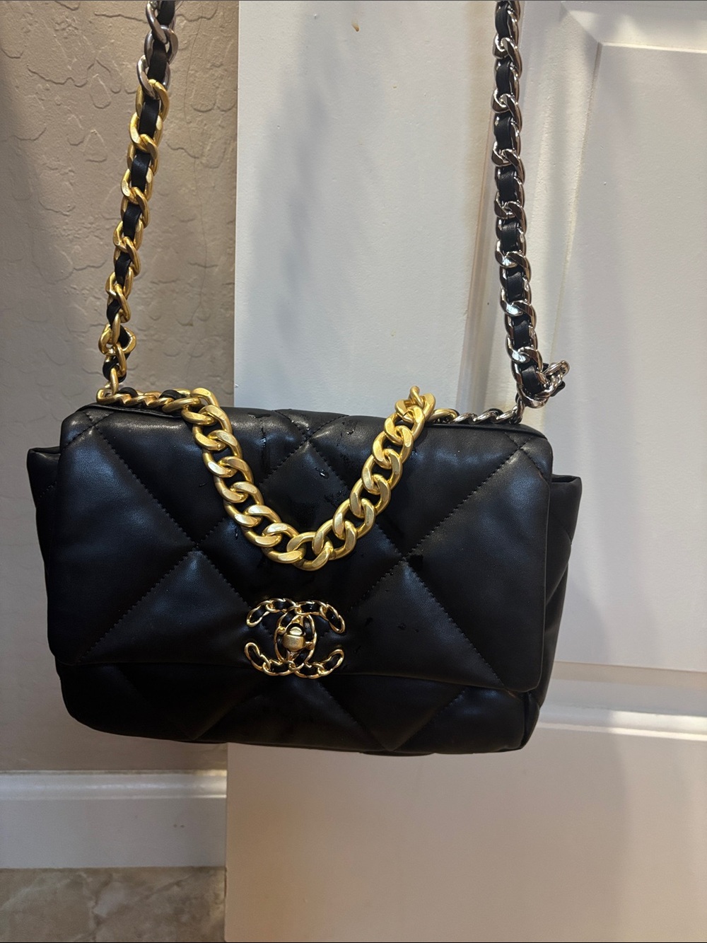Black Quilted Chain Shoulder Bag UNBRANDED - Picture 2 of 6